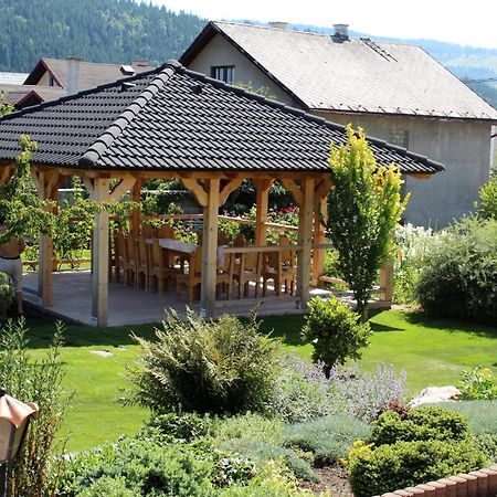 Penzion Lucs Heľpa Exterior foto