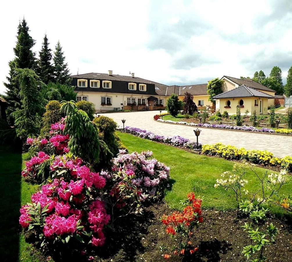 Penzion Lucs Heľpa Exterior foto