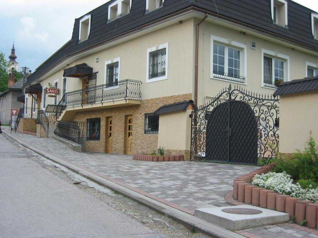 Penzion Lucs Heľpa Exterior foto